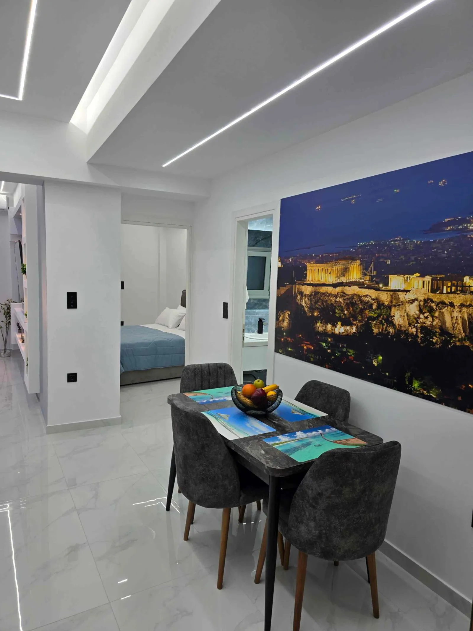 Τραπεζαρία με νυχτερινή τοιχογραφία της Ακρόπολης